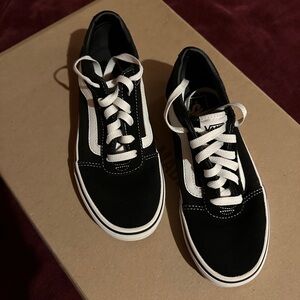 Vans Women’s Old Skool Black/White Canvas Skate Shoe